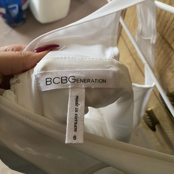 White BCBG dress in excellent condition - Picture 3 of 3